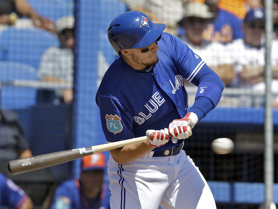 Hernandez's late bomb makes up for base-running gaffe in Jays' win over  Twins