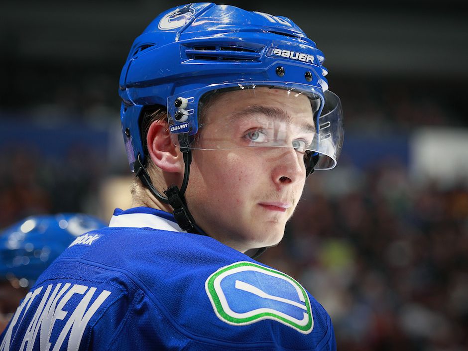 Fans grant NHL player's dying wish, chant his name at Vancouver hospital