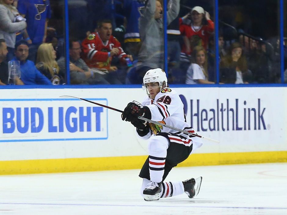Blackhawks' Andrew Shaw Is Suspended for Anti-Gay Slur - The New York Times