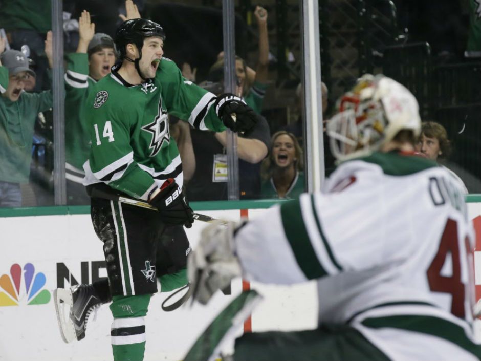 Watch: Jamie Benn, Stars show off custom Rangers-inspired uniforms