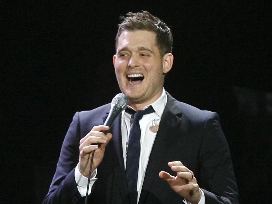 Kernel Catastrophe Michael Bublé Does Not Know How To Eat Corn