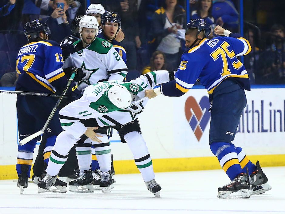 Blues' Ryan Reaves on Stars captain Jamie Benn's response to kiss: 'Did he  catch it and put it in his pocket?