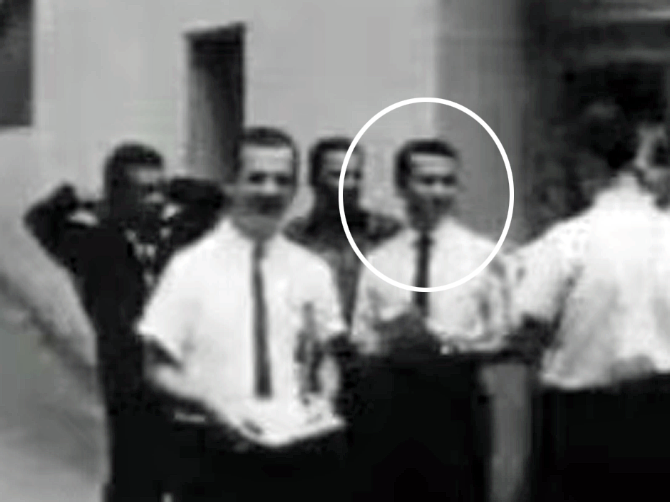The 50-year-old mystery behind that photo of Lee Harvey Oswald ...