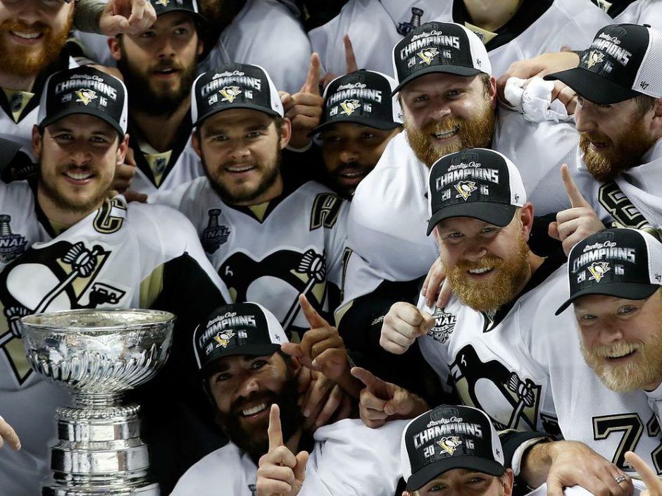 Phil Kessel signs Penguins fan's baby at Stanley Cup parade 
