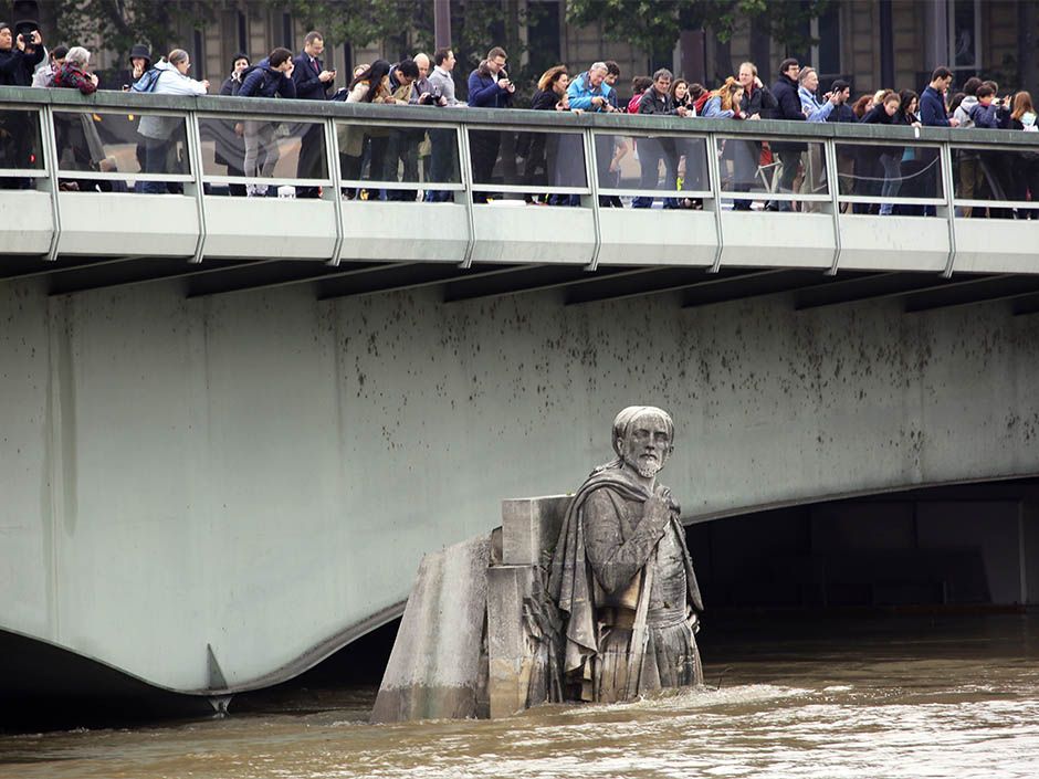 Parts of Paris underwater as river rises six metres &mdash; the highest mark in  35 years &mdash; amid downpours | National Post