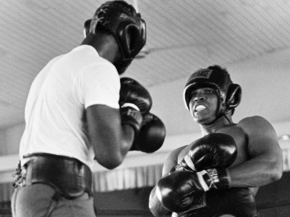 Did beatings age Muhammad Ali early? Doctors and boxers spar over what