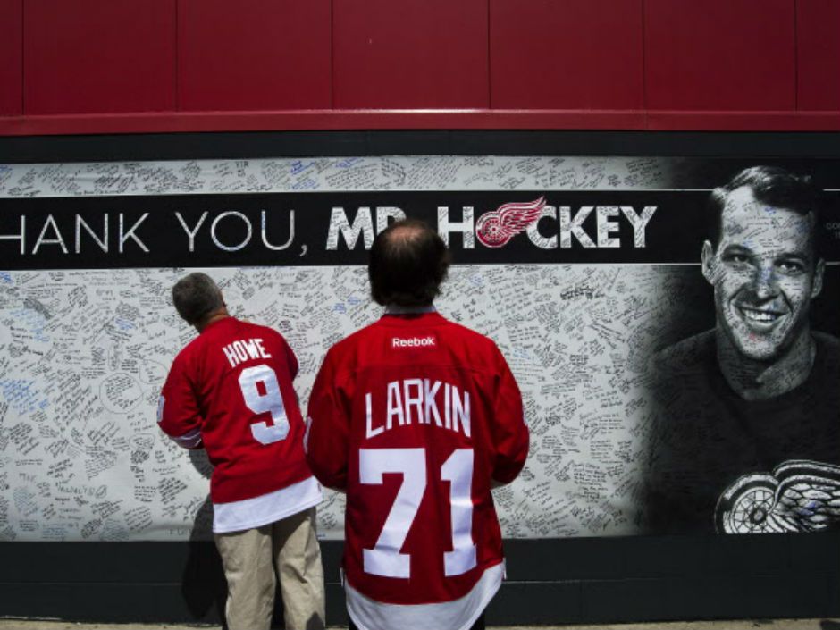 Gordie Howe: Word Art, Youth T-Shirt / Small - NHL - Sports Fan Gear | breakingt