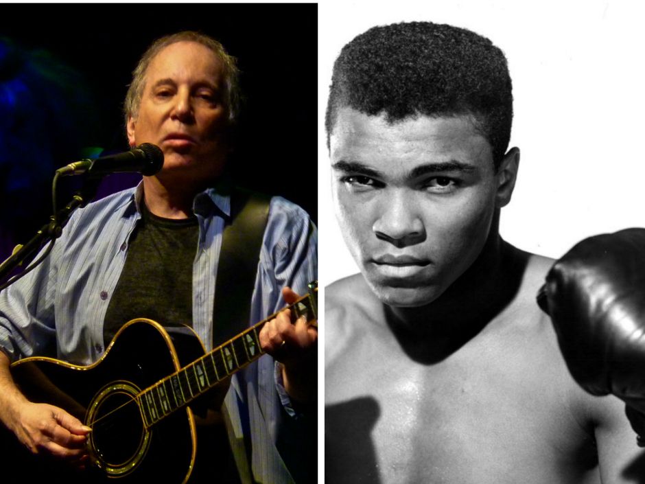 Paul Simon pauses performance of 'The Boxer' to inform audience of(00)
