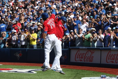 Hat trick! Toronto celebrates Josh Donaldson's 3-homer game