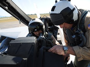 Pilot Ty “Grouch” Frautschi, a retired U.S. Navy fighter pilot, goes over last-minute instructions with Postmedia journalist David Pugliese before a flight in a Boeing Super Hornet Aug. 18, 2016.