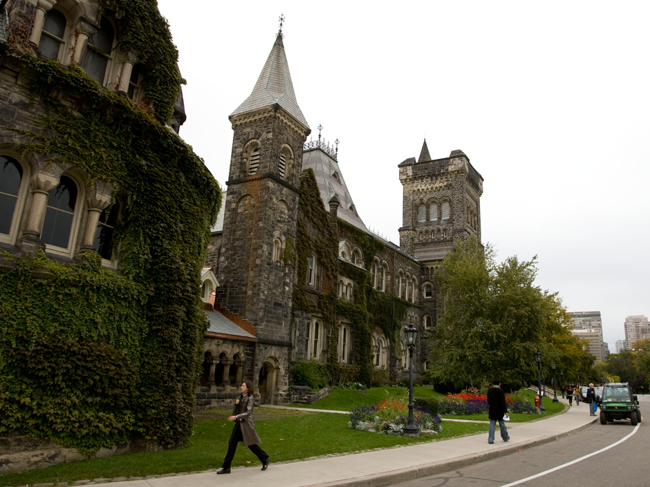 Jordan Peterson: Toronto stands by professor after Cambridge row