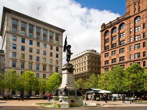 La place d'Armes, dans le Vieux-Montreal.