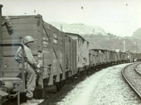 This photo purports to show a trainload of Nazi treasure stolen from Hungarians during the Second World War.