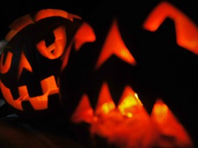 Jack-O-Lantern carving with artist Ritchie Velthuis.