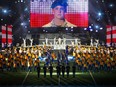 Billy Lynn (Joe Alwyn), dancers, and Alabama State Marching Hornets.