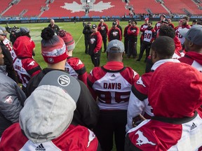 Calgary Stampeders head coach Dave Dickenson talks to his players during a walkthrough at the Western Conference practice, in Toronto on Saturday, November 26, 2016.