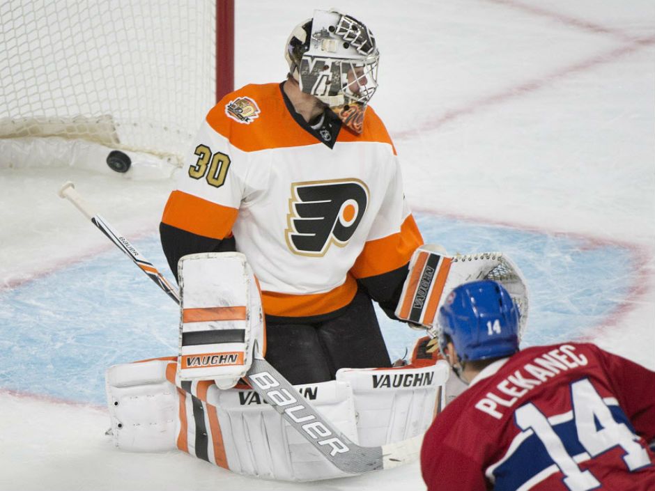 Flyers commit to Carter Hart, re-signing goalie after last season's  struggles