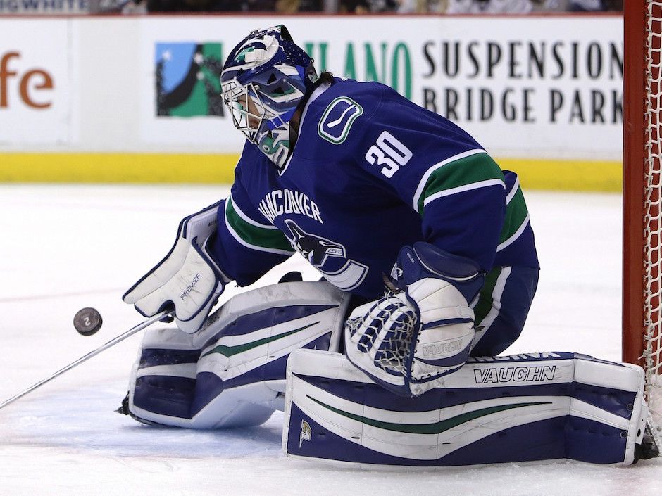 Winnipeg Jets hand Vancouver Canucks lopsided loss