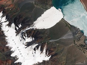 The large white area to the northwest of Aru Range shows the glacier’s collapse.
