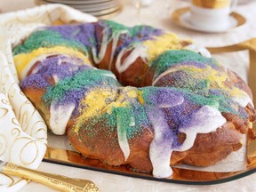 King cakes are generally coloured with the New Orleans Mardi Gras tri-colour of purple, green and gold.