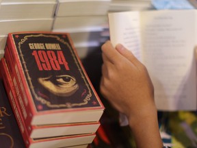 Amid a seemingly endless battle with the new U.S. president over truth and untruth, George Orwell's "1984" has become a best-seller again. The dystopian novel featuring a so-called "ministry of truth" that distorts reality was the number one seller on Amazon's US book list on January 25, 2017.