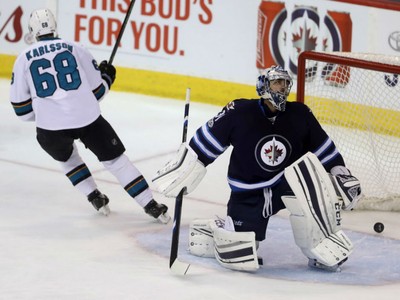 Jets' Byfuglien in vs. Philly tonight after missing last five