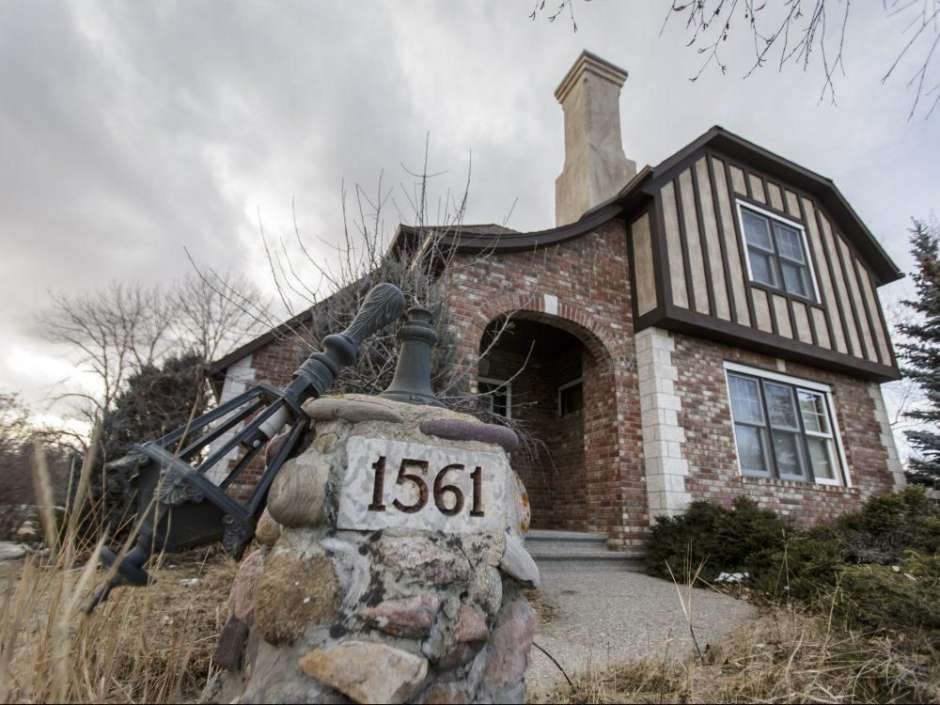 These Alberta estate homes in High River can be yours for a song. But