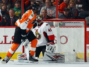 Wayne Simmonds of the Flyers watches a shot by teammate Brayden Schenn go past Ottawa Senators netminder Craig Anderson for a goal during the first period of their game at the Wells Fargo Center in Philadelphia on Tuesday night.
