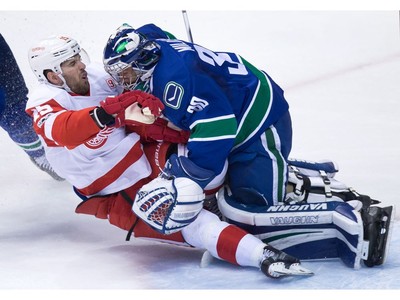 Canucks turn to veteran goalie Ryan Miller in must-win Game 5 - The Globe  and Mail
