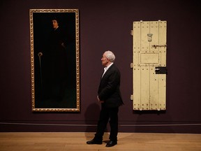 British actor Simon Callow views Robert Goodloe Harper Pennington's Oscar Wilde painting and the door of Wilde's prison cell at Tate Britain.
