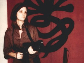 The famous photo of Patricia Hearst during her time with the Symbiolese Liberation Army in 1974.