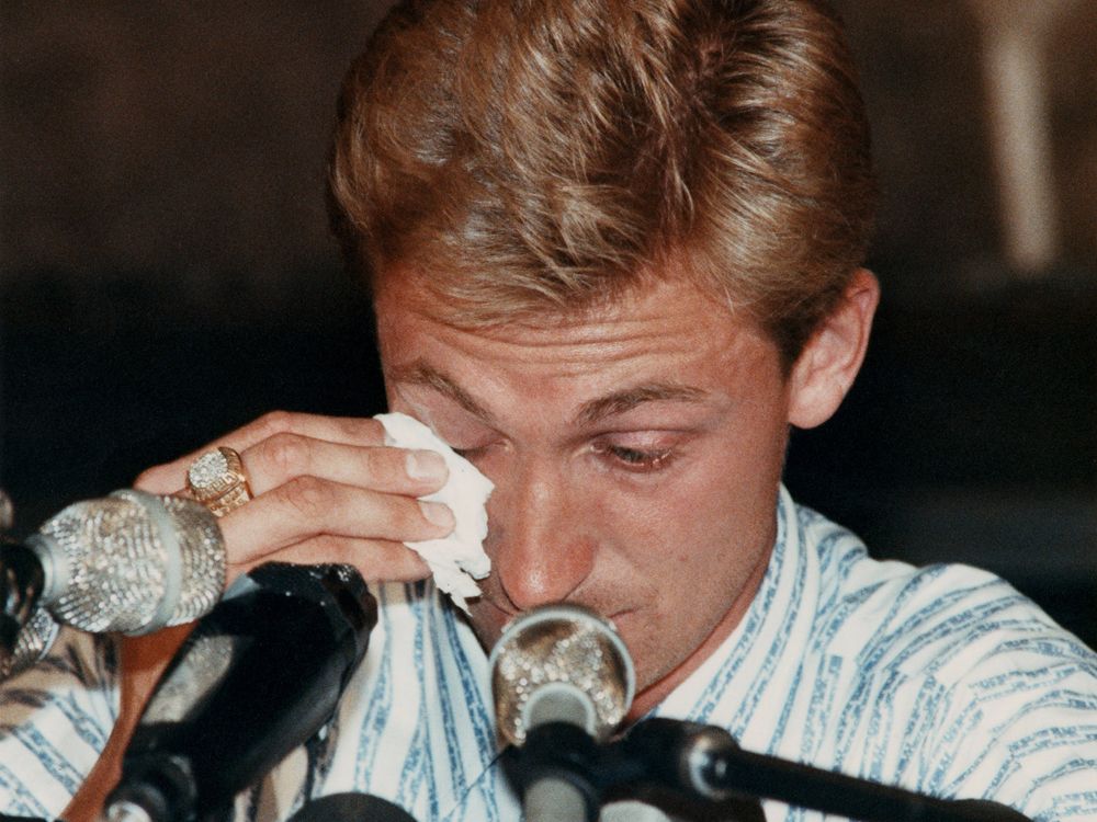 It Would Be Beneficial…”: Wayne Gretzky Made a Shocking Statement Following  His Controversial Trade to LA Kings in 1988 - EssentiallySports