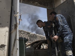 Federal policemen watch Islamic State positions at the frontline during fighting in the Old City of Mosul, Iraq, Monday, June 26, 2017. Islamic State fighters launched a string of counterattacks in a western Mosul neighborhood that had recently been declared free of the militant group, setting off clashes that continued overnight, Iraqi officials said Monday.(AP Photo/Felipe Dana)
