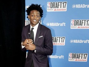 Kentucky's De'Aaron Fox poses for photos while walking the red carpet before the start of the NBA basketball draft, Thursday, June 22, 2017, in New York. (AP Photo/Frank Franklin II)