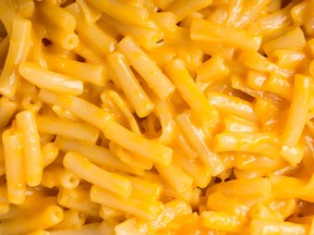 Powdered mac and cheese, like Kraft, may contain toxic chemicals: study –  New York Daily News