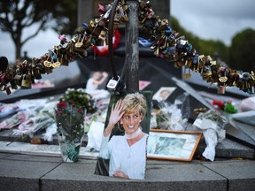 Floral tributes donned the Alma bridge in Paris to mark the 20th anniversary of Princess Diana's death.