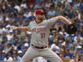 Cincinnati Reds starting pitcher Scott Feldman (37) throws against the Chicago Cubs during the first inning of a baseball game, Thursday, Aug. 17, 2017, in Chicago. (AP Photo/David Banks)