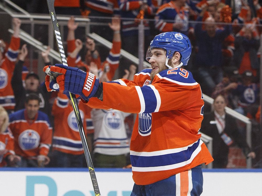 Oilers star Leon Draisaitl, reporter argue at press conference (video