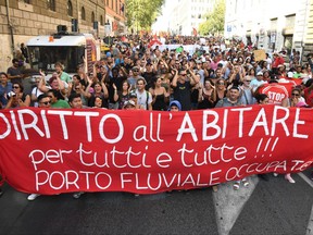Participants attend a rally by the 'Movements for Home" in Rome, Italy,  Saturday, Aug. 26, 2017 two days after protests erupted as police evicted some 800 Eritrean and Ethiopian refugees from a building they have occupied since 2013. (Alessandro Di Meo/ANSA via AP)