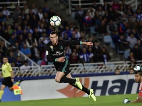 Real Madrid's Gareth Bale scores past Real Sociedad's goalkeeper Tono Ramirez during the Spanish La Liga soccer match between Real Madrid and Real Sociedad, at Anoeta stadium, in San Sebastian, northern Spain, Sunday, Sept.17, 2017. (AP Photo/Alvaro Barrientos)