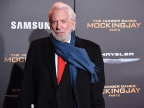 Actor Donald Sutherland is to receive an honorary Oscar, the Academy announced, to recognize a glittering career that has seen him become one of Hollywood's most recognizable faces.