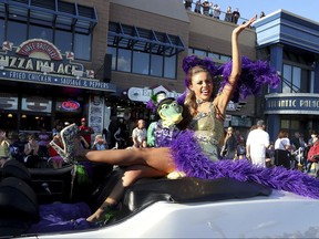 Miss Louisiana 2017 Laryssa Bonacquisti show the crowd her shoe during a parade on the Atlantic City, N.J., Boardwalk Saturday, Sept 9, 2017. (Edward Lea/The Press of Atlantic City via AP)
