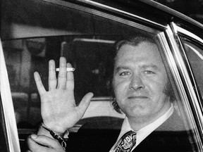 FILE – In this June 9, 1971, file photo, Edgar H. Smith Jr. waves his handcuffed hands as he leaves the federal house of detention in New York. Smith, a murder convict who got off New Jersey's death row with the help of columnist William F. Buckley only to later confess to the crime, died in a California prison hospital. Smith died March 20, 2017, a spokesman for the California Department of Correction and Rehabilitation told The Associated Press on Monday, Sept. 25, 2017. He was 83. (AP Photo, File)