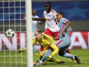 Monaco's Youri Tielemans, right scores his side's first goal during the Champions League Group G first leg soccer match between RB Leipzig and AS Monaco FC in Leipzig, Germany, Wednesday, Sept. 13, 2017. Left are Leipzig goalkeeper Peter Gulacsi and center Leipzig's Dayot Upamecano. (AP Photo/Michael Sohn)