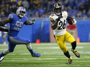 Pittsburgh Steelers running back Le'Veon Bell (26) rushes past Detroit Lions outside linebacker Tahir Whitehead (59) during the first half of an NFL football game, Sunday, Oct. 29, 2017, in Detroit. (AP Photo/Rick Osentoski)