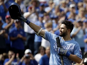 Kansas City Royals' Eric Hosmer acknowledges the crowd before batting during the first inning of a baseball game against the Arizona Diamondbacks Sunday, Oct. 1, 2017, in Kansas City, Mo. (AP Photo/Charlie Riedel)