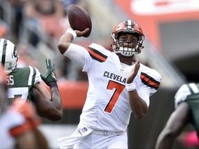FILE - In this Oct. 8, 2017, file photo, Cleveland Browns quarterback DeShone Kizer (7) throws a pass during an NFL football game against the New York Jets in Cleveland. The winless Browns have reinstated Kizer as their starting quarterback for this week's game against Tennessee. Kizer was benched last week in Houston as Kevin Hogan started, but threw three interceptions as the Browns dropped to 0-6. (AP Photo/David Richard, File)