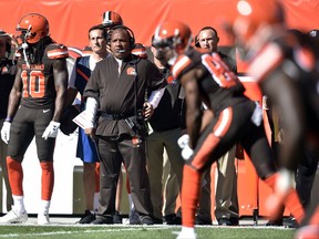 Cleveland Browns head coach Hue Jackson, center left, watches the first half of an NFL football game against the Tennessee Titans, Sunday, Oct. 22, 2017, in Cleveland. (AP Photo/David Richard)