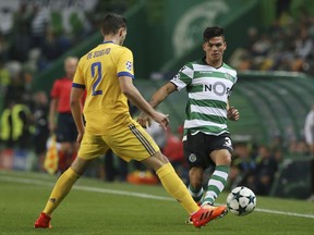 Juventus' Mattia de Sciglio, left, challenges for the ball with Sporting's Jonathan Silva during a Champions League, Group D, soccer match between Sporting CP and Juventus at the Alvalade stadium in Lisbon, Tuesday, Oct. 31, 2017. (AP Photo/Armando Franca)