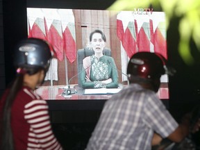 Peoples watch a televised speech by Myanmar's State Counsellor Aung San Suu Kyi, by a roadside Thursday, Oct. 12, 2017, in Naypyitaw, Myanmar. (AP Photo/Aung Shine Oo)